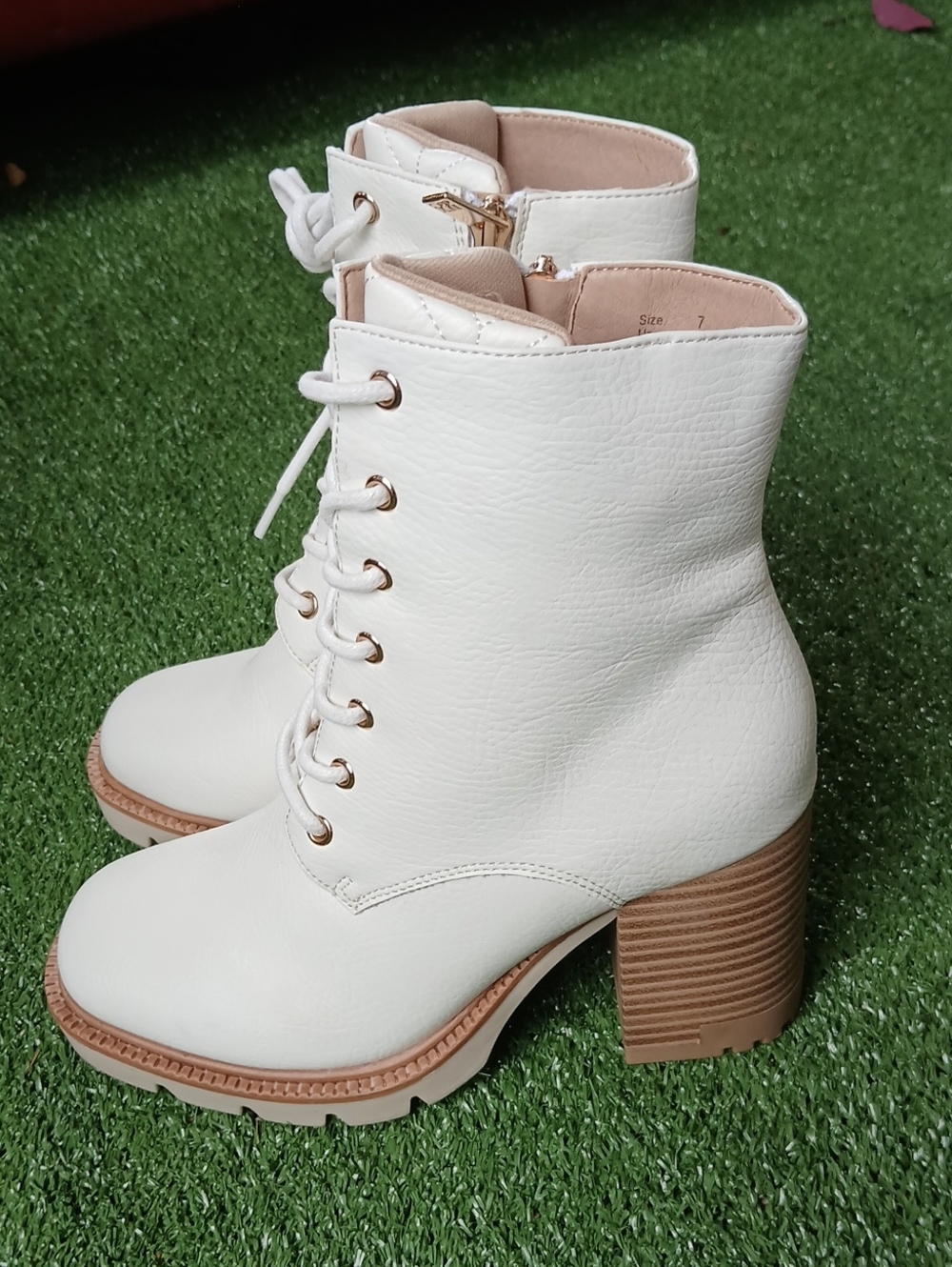 😍New York & Company Cream Lace-Up Block Heel Ankle Boots Size 7